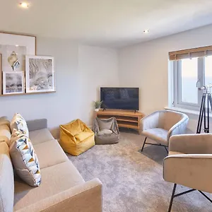 Host & - Sea Watcher Apartment